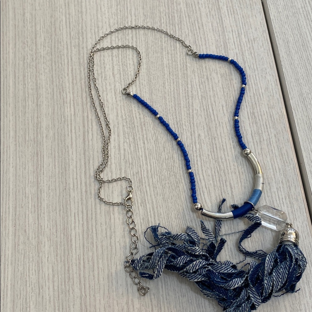 Blue and white necklace with tassel - Picture 4 of 4